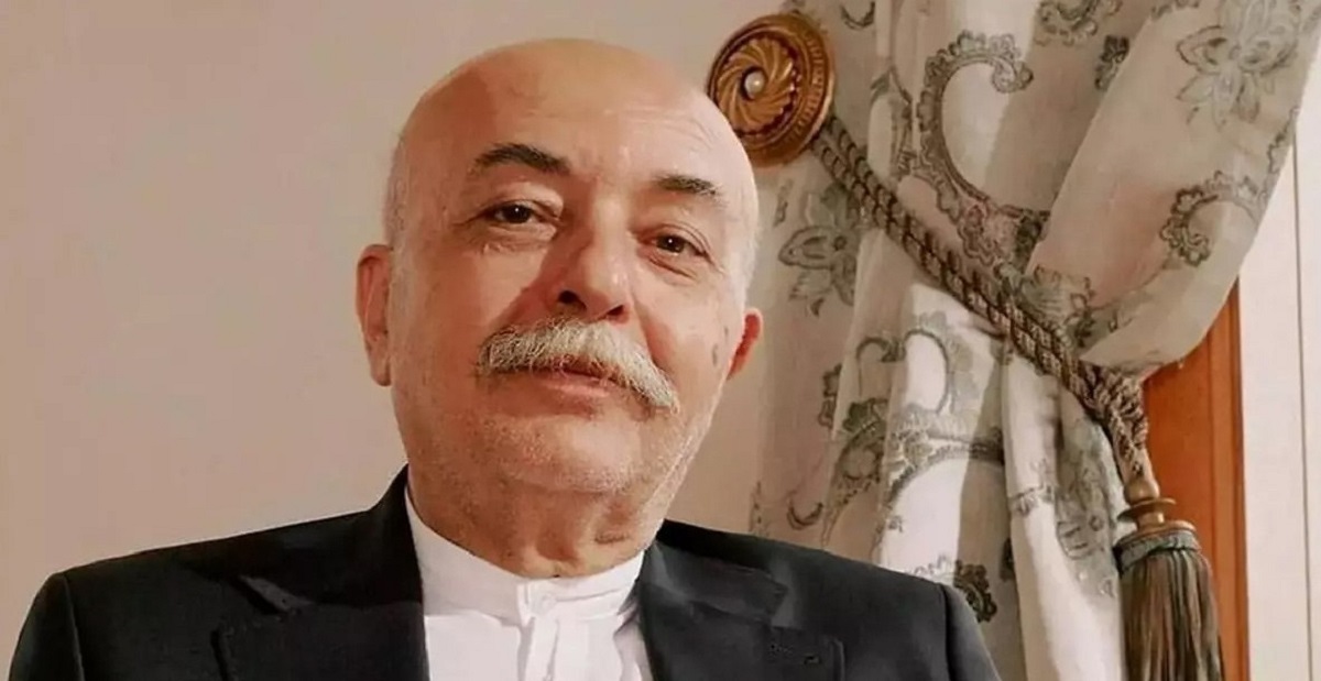 SETTAR TANRIÖĞEN'İN SAĞLIK SORUNU VE SENARYO TAHMİNLERİ
Gelen iddiaların üzerine, dizinin sevilen karakterlerinden Apo'yu canlandıran Settar Tanrıöğen'in beyin kanaması geçirmesi ve ardından iki kez ameliyata alınması, senaryoya dair çeşitli tahminlere sebep oldu.
