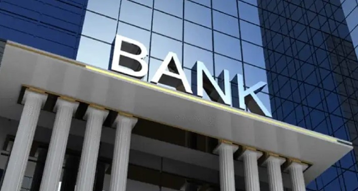 HARİCİ BİR HİZMET SAĞLAYICISINDAN KAYNAKLANAN ARIZA
Deutsche Bank yetkilileri, yaşanan güvenlik sorununa ilişkin yaptıkları açıklamada, "Pazartesi sabahı alarm sistemlerinde harici bir hizmet sağlayıcıdan kaynaklanan bir arıza yaşadık" ifadelerini kullandılar. Yaşanan bu teknik sorun, bankanın tüm şubelerini etkileyerek işlemlerin durmasına yol açtı.
