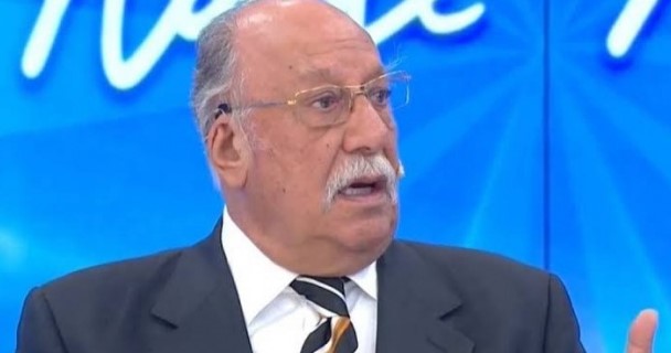 HÜSEYİN RAHMİ ÖZKAN: HUKUK FAKÜLTESİNDEN MÜGE ANLI'YA YOLCULUK
Hüseyin Rahmi Özkan, ilk ve ortaokul eğitimini Şanlıurfa'da tamamladıktan sonra lise eğitimi için Diyarbakır Ziya Gökalp Lisesi'ne gitti. 1958 yılında İstanbul Üniversitesi Hukuk Fakültesi'ni kazanarak İstanbul'a yerleşti. 15 sezon boyunca Atv ekranlarında yayınlanan "Müge Anlı ile Tatlı Sert" programında Prof. Dr. Mehmet Şevki Sözen ile birlikte yer aldı.
