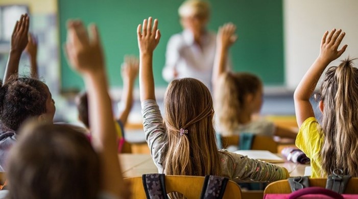 YENİ BAŞLAYAN ÖĞRENCİLER İÇİN ESNEK ÜCRET BELİRLEME
Özel okullar, yeni başlayacak öğrencilerin ücretlerini, veli veya kursiyerlerle yapılan Bakanlıkça belirlenen özel sözleşmelerine göre belirleyecek. Bu, okullara eğitim ve öğretim imkanlarına, yatırım ve hizmetlere göre ücret belirleme esnekliği tanıyor.
