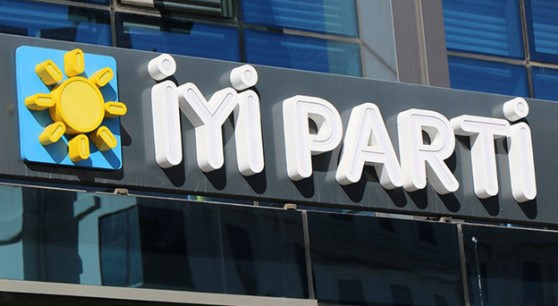 Birol Büyüköztürk'ün İyi Partiden ayrılması, Çukurova Belediye Başkanlığı için süregelen siyasi gelişmeleri etkileyecek gibi görünüyor. Büyüköztürk'ün yaşadığı olay ve aldığı istifa kararı, kamuoyunda dikkatle takip ediliyor.