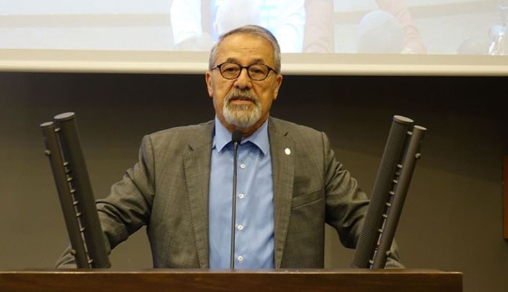 SİSMİK BOŞLUK VE BÜYÜK DEPREMİN İHTİMALİ
Marmara bölgesinde yaşanacak büyük bir depremin kaçınılmaz olduğunu belirten Görür, bu bölgede 1766 yılından bu yana deprem olmadığını ve bu durumun sismik bir boşluğa işaret ettiğini ifade etti.
