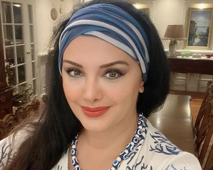 ESRA CEYHAN'IN EKRAN KARİYERİ VE UNUTULMAZ PROGRAMI
Atv ekranlarında bir döneme damgasını vuran "Esra Ceyhan'la A'dan Z'ye" isimli programı uzun yıllar zirvede götüren Esra Ceyhan, şimdi neler yapıyor? Televizyon dünyasındaki başarılı kariyeriyle tanınan sunucunun son hali sosyal medyada büyük ilgi görüyor.
