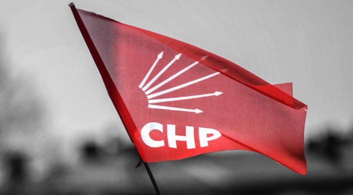 CHP İSTANBUL İLÇE BELEDİYE BAŞKAN ADAYLARI DEĞİŞTİ
CHP'nin İstanbul Güngören ve Esenyurt ilçe belediye başkan adayları, sağlık sorunları nedeniyle adaylıktan çekilme kararı aldı. Bu gelişme üzerine CHP Genel Başkanı Özgür Özel, yeni adayları belirledi. Yapılan açıklamada, Esenyurt için Prof. Dr. Ahmet Özer, Güngören için ise Yüksel Yalçın'ın CHP'nin yeni belediye başkan adayları olarak gösterildiği bildirildi.
