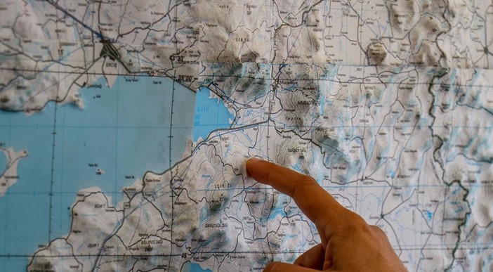 DEPREM TEHLİKESİNE İŞARET: 7.3 BÜYÜKLÜĞÜNDE DEPREM POTANSİYELİ
AFAD tarafından desteklenen çalışmada ortaya çıkan verilere göre, Kayapa-Yenişehir Fayı'nın 7.3 büyüklüğünde deprem üretebilecek potansiyele sahip olduğu tespit edildi. Bu fayın tamamen alüvyon zemin üzerine kurulu olması ise depremin etkisinin daha yoğun olabileceğine işaret ediyor.
