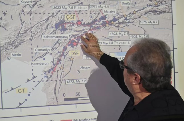GELECEK İÇİN ALINMASI GEREKEN TEDBİRLER
Prof. Dr. Bozkurt, makaledeki verilerin, deprem bölgelerinden uzak durma ve nitelikli binalar inşa etme konusunda önemli bir rehber olduğunu belirtti. Bu çalışma ile elde edilen bilgilerin, Türkiye'nin deprem gerçeğiyle baş etmesine katkı sağlayabileceğini ifade etti ve "Sormamız gereken soru depreme hazır mıyız olmalı. Eğer biz bu sorunun cevabını evet olarak verebiliyorsak çok mutluyuz." dedi.
