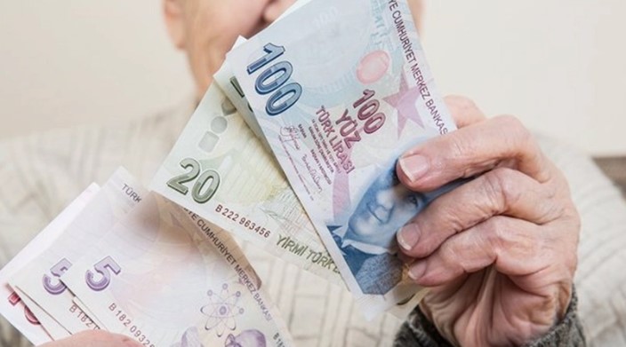 BEKLENTİLER İÇERİSİNDE MAKUL BİR ÇERÇEVE
Emekli maaşlarının artırılması ve seyyanen zam beklentileri içerisinde, Karakaş'ın değerlendirmeleri emeklilerin dikkatle takip ettiği konular arasında. Beklentilerin gerçekleşip gerçekleşmeyeceği ise önümüzdeki günlerde netlik kazanacak.
