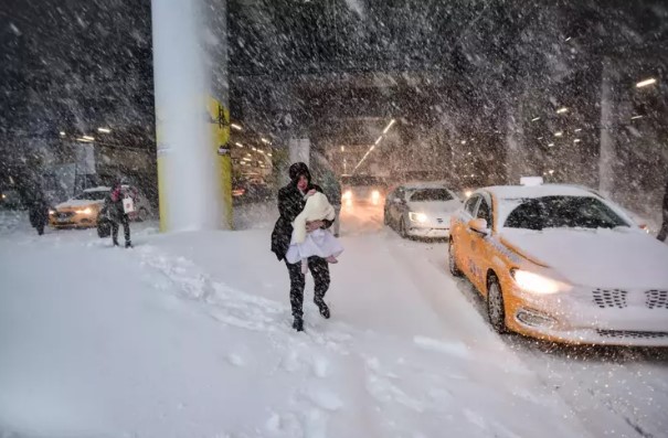AKDENİZ 
Parçalı ve az bulutlu, zamanla batı kıyılarının çok bulutlu geçeceği tahmin ediliyor. Sabah ve gece saatlerinde iç kesimlerinde yer yer pus ve sis bekleniyor..
ADANA °C, 22°CParçalı ve az bulutlu.
ANTALYA °C, 21°CParçalı, zamanla çok bulutlu.
HATAY °C, 19°CParçalı ve az bulutlu.
MERSİN °C, 21°CParçalı ve az bulutlu.
