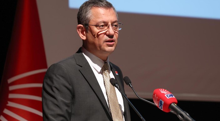 BEKLENEN AÇIKLAMA CHP İL VE İLÇE BAŞKANLIĞI'NDAN
Yaşanan gelişmelerin ardından CHP İl Başkanlığı ve CHP Çivril İlçe Başkanlığı'ndan konuyla ilgili resmi bir açıklama bekleniyor. Ancak, şu ana kadar herhangi bir açıklama yapılmadı.
