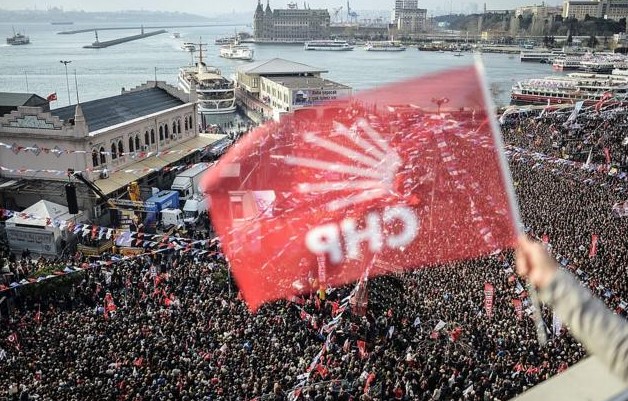Cumhuriyet Halk Partisi (CHP), Denizli'nin Çivril ilçesindeki yerel seçimlerde aday değişikliğine gitti. İlk olarak Kemal Aslan'ı aday gösteren CHP, 37 gün sonra alınan genel Merkez kararıyla Semih Dere'yi yeni aday olarak açıkladı.