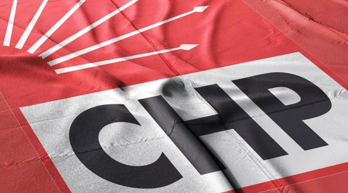 SEMİH DERE YENİ ADAY OLARAK GÖSTERİLDİ
Değişiklik sonrasında CHP, yeni adayını Semih Dere olarak açıkladı. Çivril CHP İlçe Başkanı Bedri Ataş, yaptığı açıklamada Semih Dere'nin artık Çivril CHP Belediye Başkan adayı olduğunu doğruladı.
