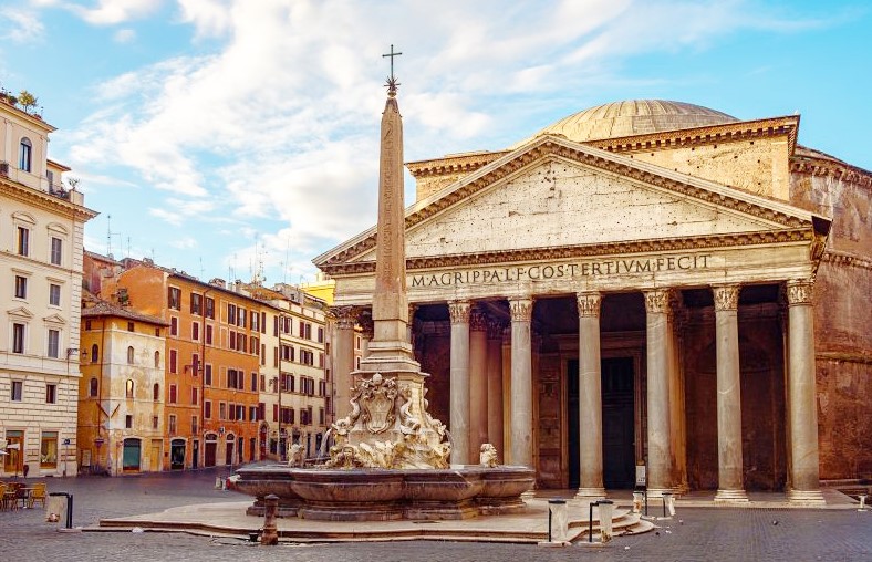 Raffaello’nun mezarı Roma’daki PANTHEON TAPINAĞI’nda bulunmaktadır.