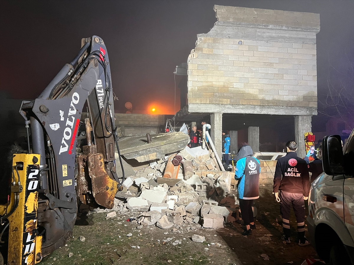 Şanlıurfa'da Ev Çöktü Ölü Ve Yaralılar Var