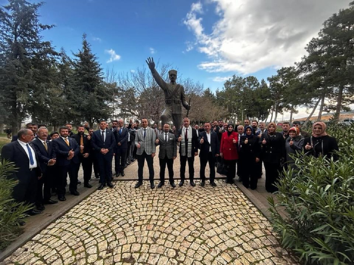 Yeniden Refah Gaziantep Tam Kadro Sahada-1