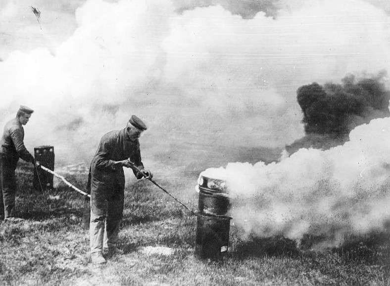 Ypres Muharebesinde Klor Gazı Kullanan Alman Askerleri
