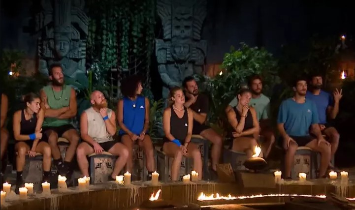 Poyraz’ın, Dominikli bir vatandaşın evine girerek yiyecek çaldığı ortaya çıktı. İşte, Survivor Poyraz’ın cezası hakkında ayrıntılar…

Survivor All Star’da hiçbir zaman düşmeyen tansiyon, bu kez daha önce hiç yaşanmamış bir olayla zirveye çıktı. Acun Ilıcalı, acil durum konseyini topladı ve “Survivor tarihinde ilk kez böyle bir olayla karşılaştık ve konunun muhatabı Poyraz. Akıl tutulması yaşadığın için sana Survivor tarihinde ilk kez verilecek bir ceza vereceğiz” dedi.