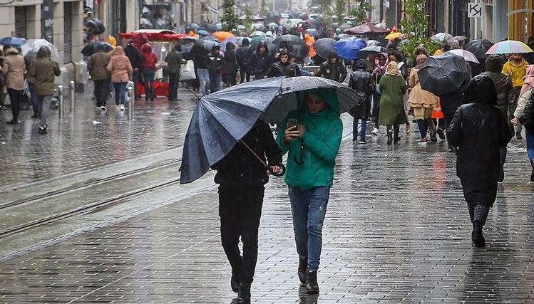 İÇ ANADOLU BÖLGESİ

İç Anadolu Bölgesi'nde bulunan şehirlerde parçalı ve çok bulutlu bir hava hakim olacak. Aksaray, Niğde, Nevşehir, Kayseri ve Ankara'nın batı kesimlerinde sağanak yağışlar bekleniyor.
