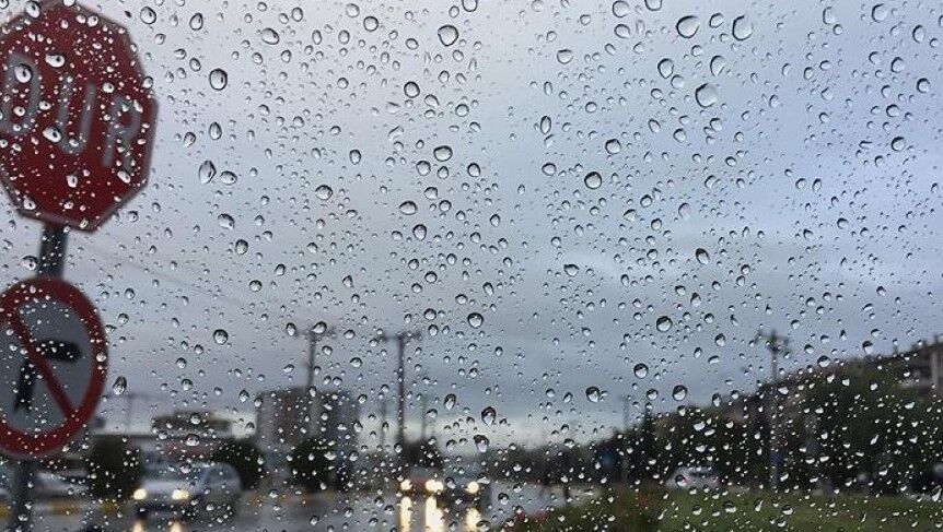 EGE BÖLGESİ

Ege Bölgesi'nde de parçalı ve çok bulutlu bir hava hakim olacak. Sabah ve öğle saatlerinde başlayacak olan yağışlar, özellikle İzmir ve çevresinde yer yer gök gürültülü sağanaklar şeklinde olabilir. Rüzgarın da etkili olacağı tahmin ediliyor.


