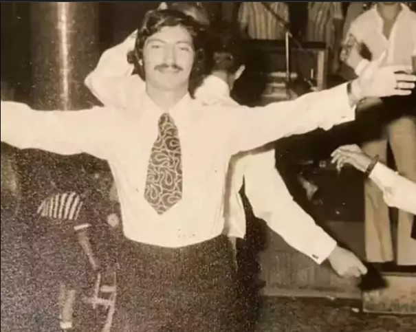 Aşkın Nur Yengi, ağabeyi Ahmet Yengi’nin hayatını kaybettiğini duyurdu. Bu haber, tüm sevenlerini derinden üzdü.