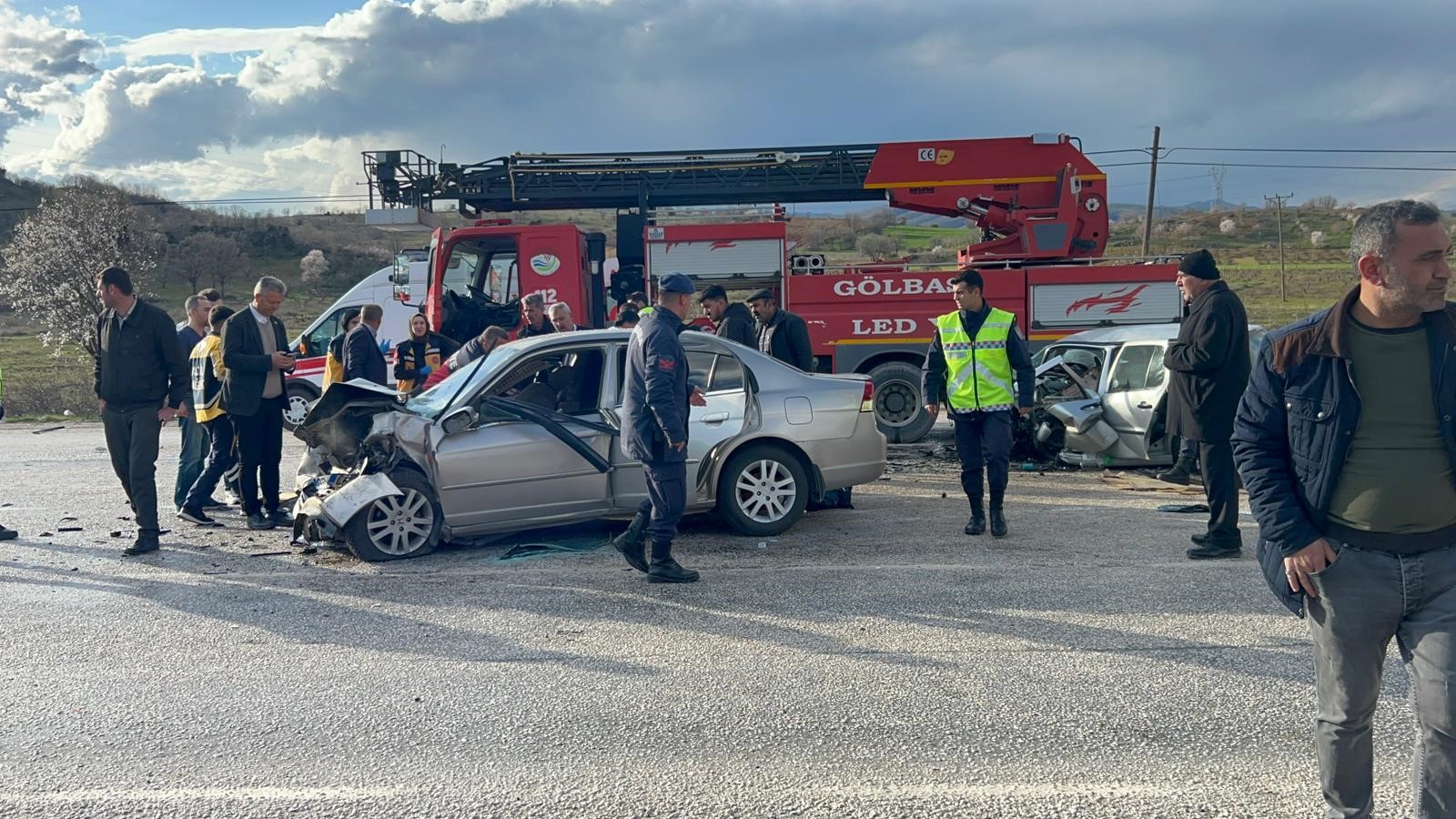 İki Otomobil Çarpıştı 1 Ölü, 3 Yaralı (1)