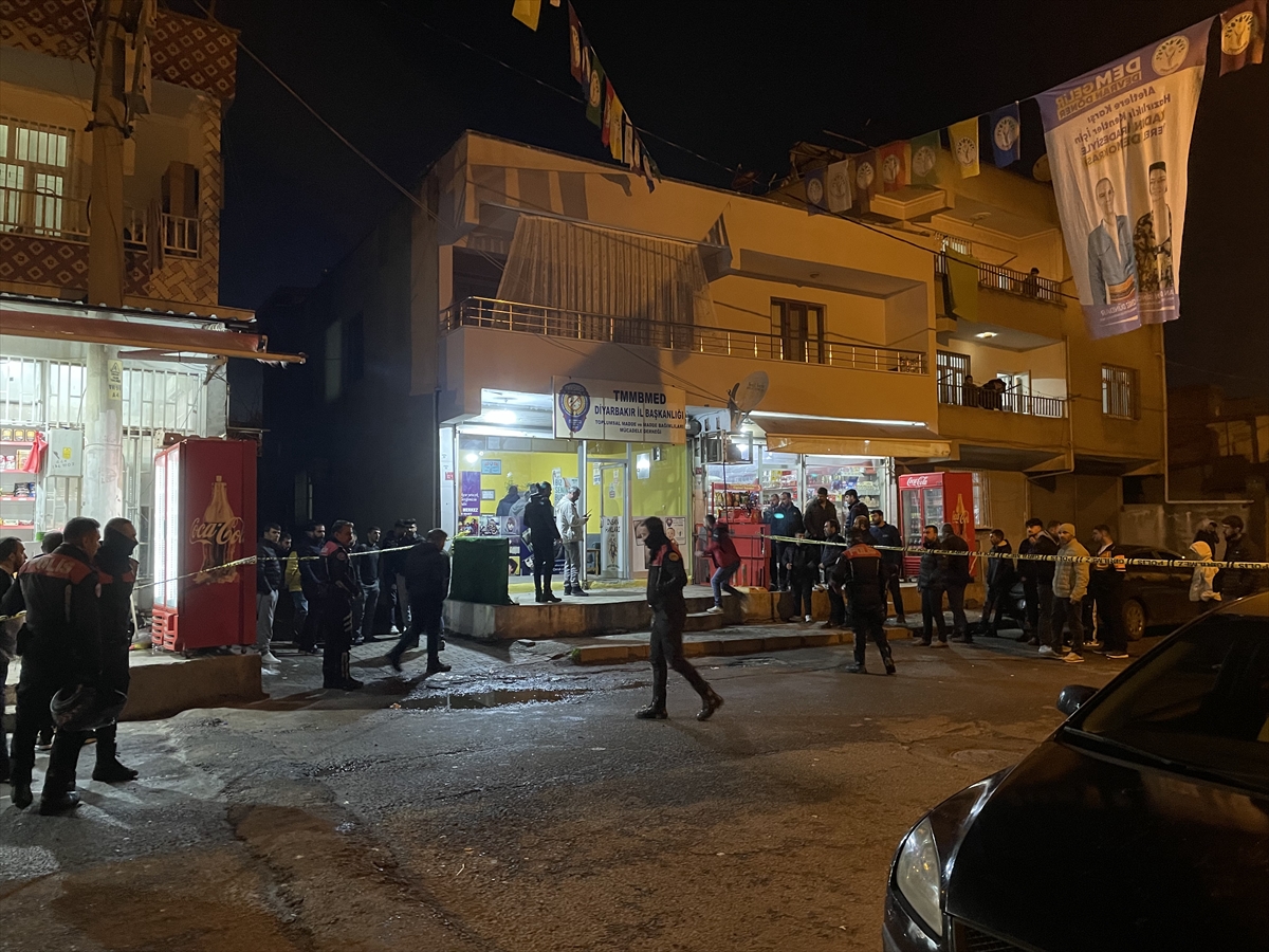  Diyarbakır'da Çıkan Silahlı Kavgada 1 Kişi Yaralandı!