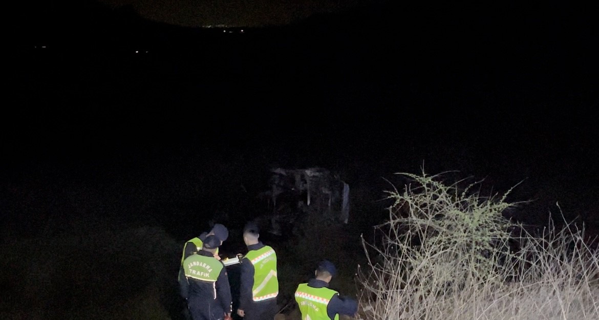  İhbar üzerine bölgeye çok sayıda itfaiye sağlık ve jandarma ekibi sevk edilirken, itfaiye ekiplerin müdahalesiyle alevler kısa sürede söndürüldü.