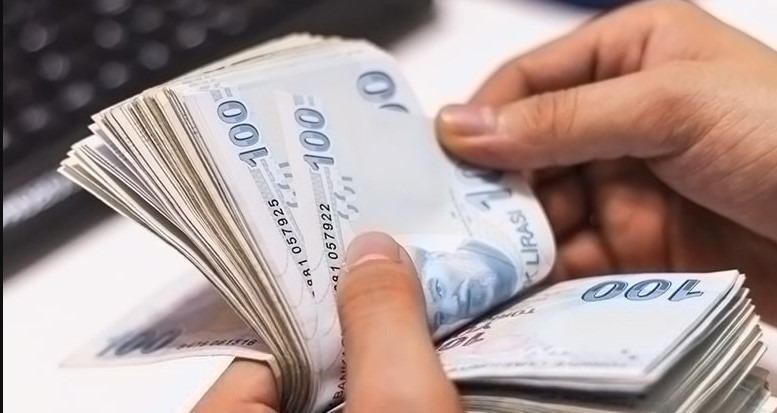Değişiklik durumunda cayma bedeli alınmıyor, anlaşma yapılan bankada kalan süre için ödenen promosyon miktarı iade ediliyor.Birden fazla emekli maaşı alanlar ayrı ayrı promosyon başvurusu yapabilecek. Bu durum, emekli maaşları dosya bazında alındığı için mümkün.Uygulamadan emekli, dul ve yetim maaşı alan 16 milyon kişi yararlanacak. Kamu bankaları haricinde özel bankalardan da promosyon alınabiliyor.