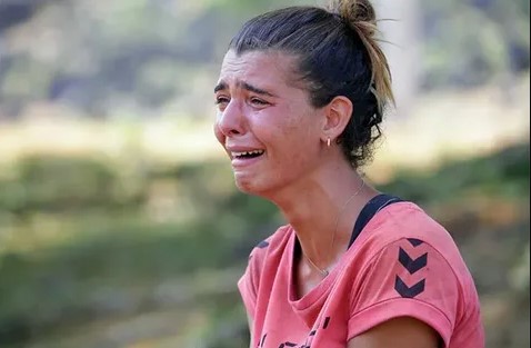 Merve Aydın’ın hamile olduğuna dair iddialar, onun baş dönmesi ve mide bulantısı yaşaması üzerine ortaya çıkmıştı. Ancak bu iddiaların doğruluğu konusunda henüz net bir bilgi yok.