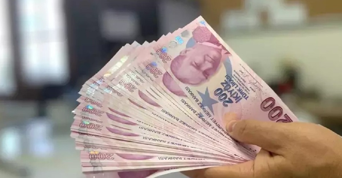 Cumhurbaşkanı Erdoğan, seçim mitinglerinde sabit ücretlilerin durumunun iyileştirilmesine dair mesajlar verirken, emekli maaşlarına ek zam planlarının olmadığını vurguluyor.