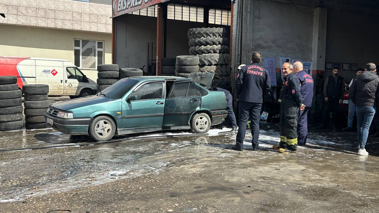 Gaziantep'te Otomobilin LPG Tüpü Bomba Gibi Patladı: 1 Kişi Yaralandı