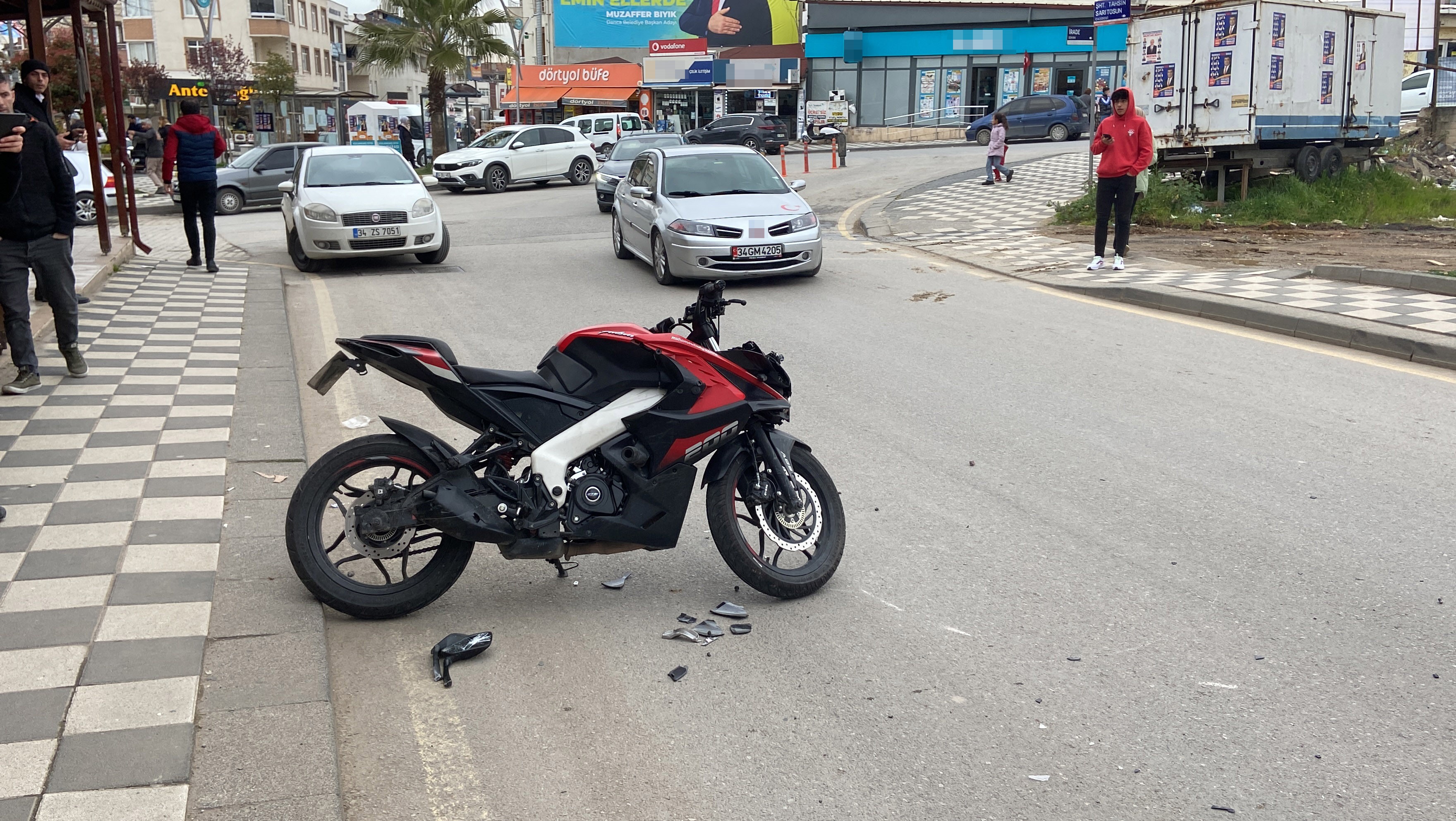 Motosikletler Kafa Kafaya Çarpıştı: Yaralılar Var