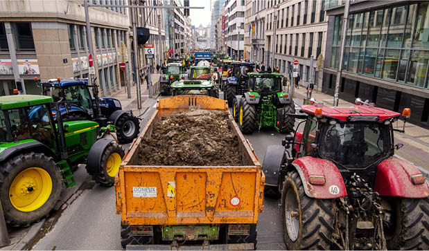 Belçikalı Çiftçiler Sokakları Savaş Alanına Çevirdi