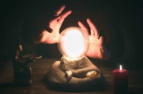 KAYIPLAR VE EKONOMİK ZORLUKLAR
Kassandra'ya göre, savaşın tarafları arasında Rusya, Ukrayna ve birçok ülke kayıplar yaşayacak. Enflasyonun yükselmesi, hayat pahalılığının zirve yapması, gıda ve akaryakıt fiyatlarının yarışması bekleniyor. Bu durum, sivil halkın ekonomik olarak zor günler geçirmesine neden olabilir.
