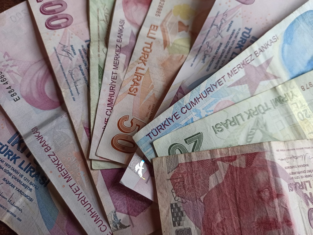 ZİRAAT BANKASI
Maaşını Ziraat Bankası’na taşıyan emeklilere, 3 yıllık peşin 5.000 TL’ye varan promosyon ödemesi yapılmaktadır.
