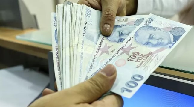 ÖZEL BANKALAR İÇİN TAHMİNLER
Yılmaz'ın tahminine göre, özel bankalardaki promosyon miktarları da yükselecek. Örneğin, özel bankalarda en yüksek promosyon miktarı 15 bin TL idi. Kamu bankalarındaki artış göz önüne alındığında, özel bankaların promosyonlarını yüzde 50 oranında artırması bekleniyor. Buna göre, özel bankalardaki tahmini promosyon miktarı 22 bin 500 TL'ye çıkabilir.

