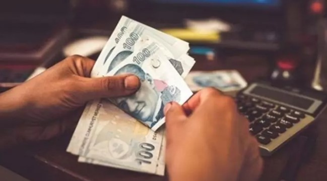 ÖZEL BANKALARIN HAMLESİ BEKLENİYOR
Sosyal Güvenlik Uzmanı Emin Yılmaz, kamu bankalarındaki bu artışın özel bankaları da harekete geçireceğini belirtti. Yılmaz'a göre, kamu bankalarında yapılan yüzde 166'lık artış, özel bankaları da harekete geçirecek ve promosyon miktarlarını artıracak.
