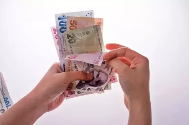 3308 SAYILI KANUN VE PRİM YATIRIMLARI
Çıraklık, kalfa ve ustalık dönemlerinde yapılan prim ödemeleri, emeklilik hakkınızı doğrudan etkiliyor. Bu dönemlerde prim yatırımı yapılırken, 3308 sayılı kanun hükümlerine dikkat etmek gerekiyor. Özellikle, asgari ücretin belirli oranlarında prim yatırılması gereken durumlar, emeklilik sürecini etkileyebilir.
