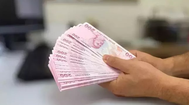 EYT VE EMEKLİLİK BAŞVURULARINDAKİ HATALAR
2023 yılında yürürlüğe giren erken emeklilik düzenlemeleri, emeklilik başvurularındaki hataları daha da önemli hale getirdi. Özellikle, çıraklık dönemine ilişkin eksik veya hatalı prim günü kayıtları, pek çok kişinin erken emeklilik hakkını kaybetmesine neden olabiliyor.

