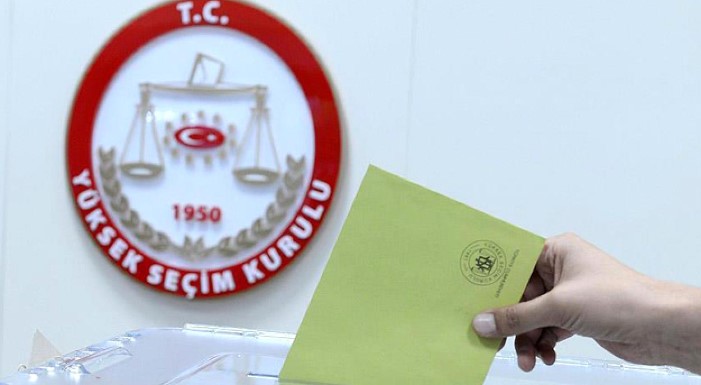 Seçimlerde görev alacak olan sandık kurul başkanları ile kişiler, Seçimlerin Temel Hükümleri ve Seçmen Kütükleri Hakkında Kanun'a göre belirlendiği ve oyların sayım işlemlerinin gece geç saatlere kadar devam ettirilebilir göz önünde bulundurularak, 1 Nisan'da idari izinli olacakları ifade edildi.