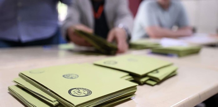 SANDIK GÖREVLİLERİ İDARİ İZİNDE OLACAK

31 Mart Mahalli İdareler Genel Seçimlerinde sandık kurullarında görev alacak kamu personeli ise 1 Nisan Pazartesi günü idari izinli sayılacak. Cumhurbaşkanlığı İdari İşler Başkanı Metin Kıratlı tarafından yapılan duyuruda, sandık kurullarında görev alacak kamu personelinin bu karardan etkileneceği belirtildi.
