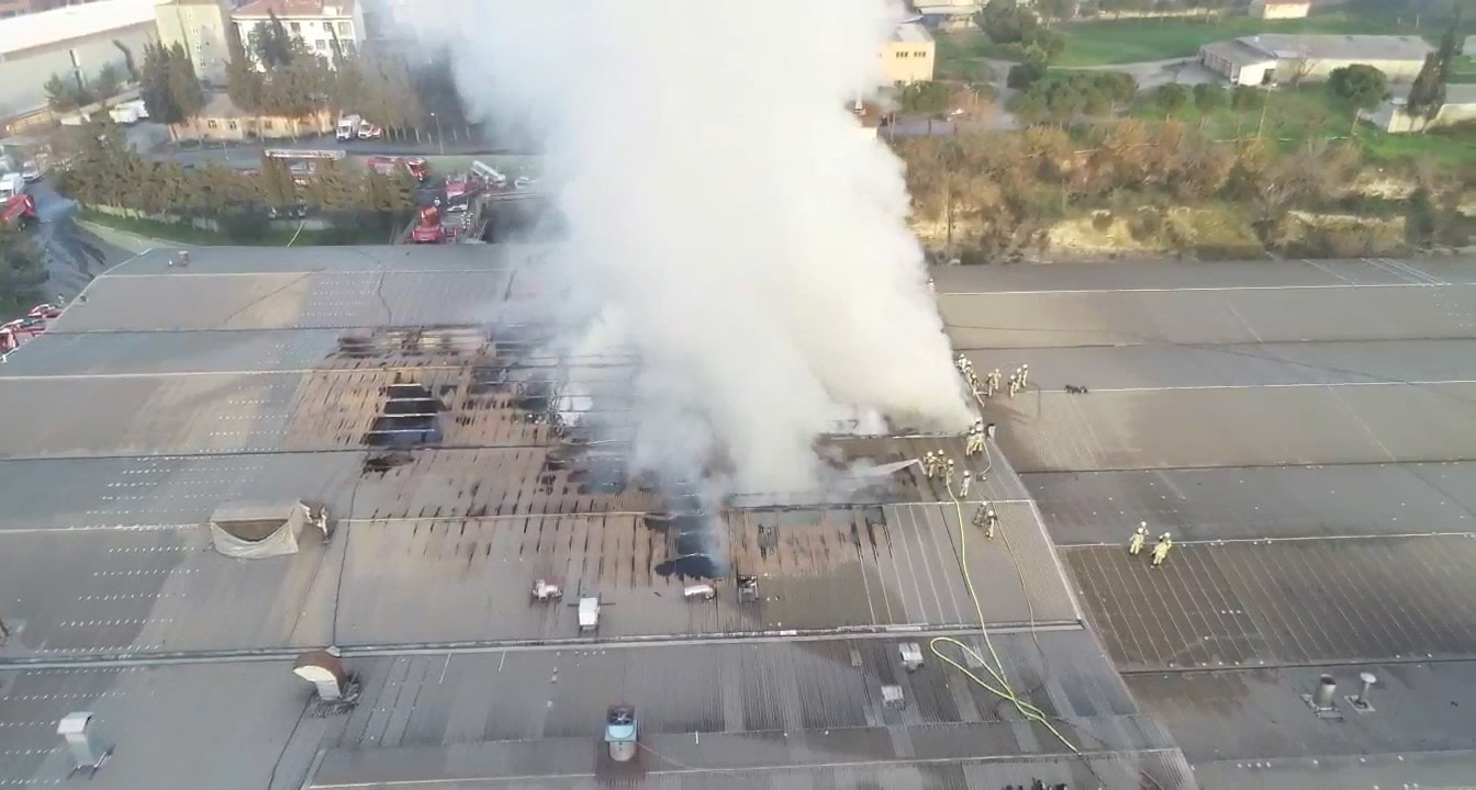 Halı Fabrikasında Büyük Yangın: Olay Yerine Ekipler Sevk Edildi