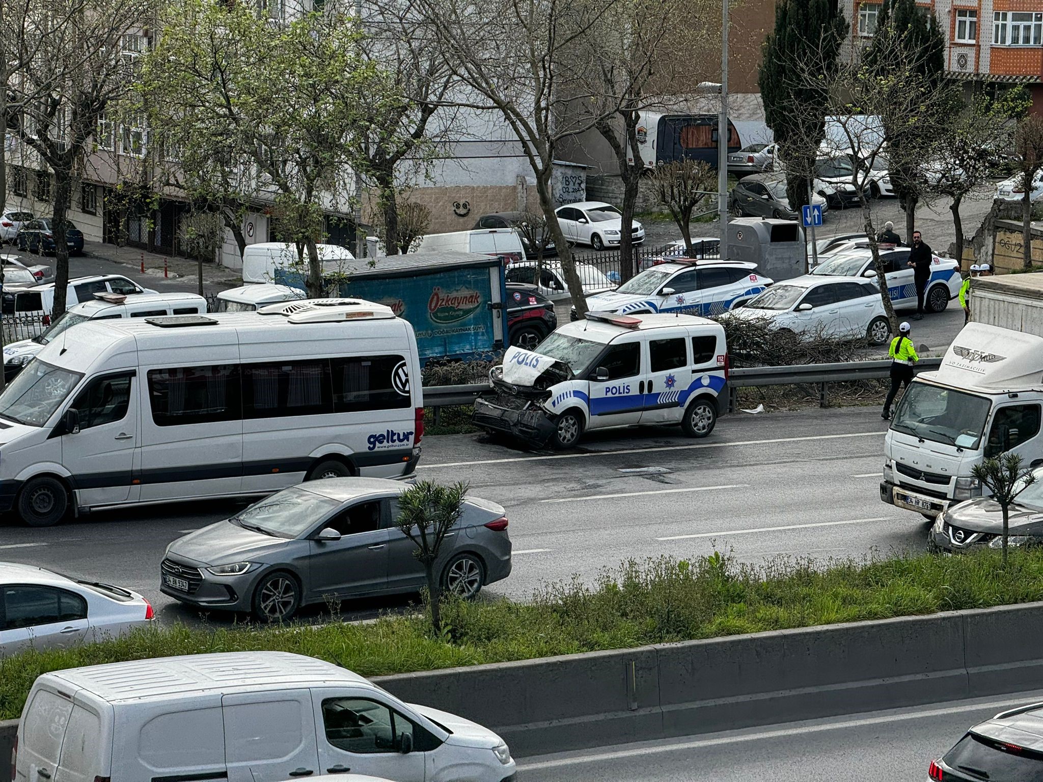 Kaza, saat 14.00 sıralarında Esenler O-3 Tem bağlantı yolu Atışalanı çıkışında meydana geldi.