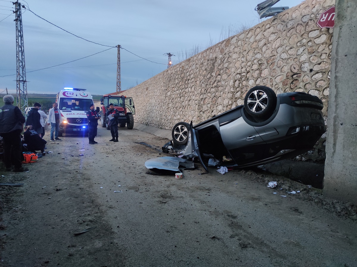 Yaralanan şahıslar olay yerine gelen çok sayıda ambulans ile Malkara Devlet Hastanesine kaldırılarak tedavi altına alındılar. Polis ekipleri tarafından kazayla ilgili soruşturma başlatıldı.