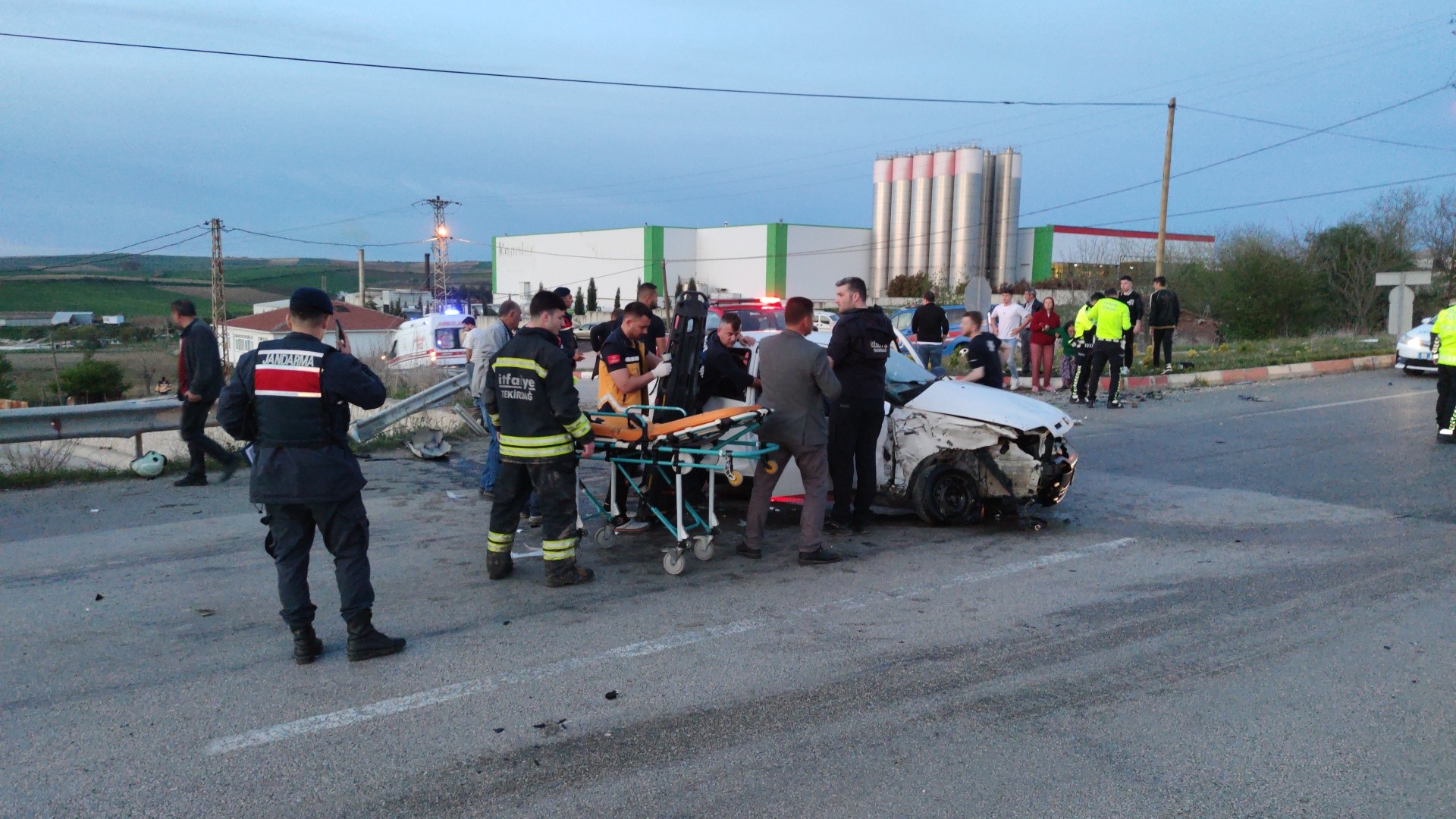 Kaza, Malkara-Tekirdağ karayolu üzeri Çavuşköy Mahallesi kavşağında meydana geldi.