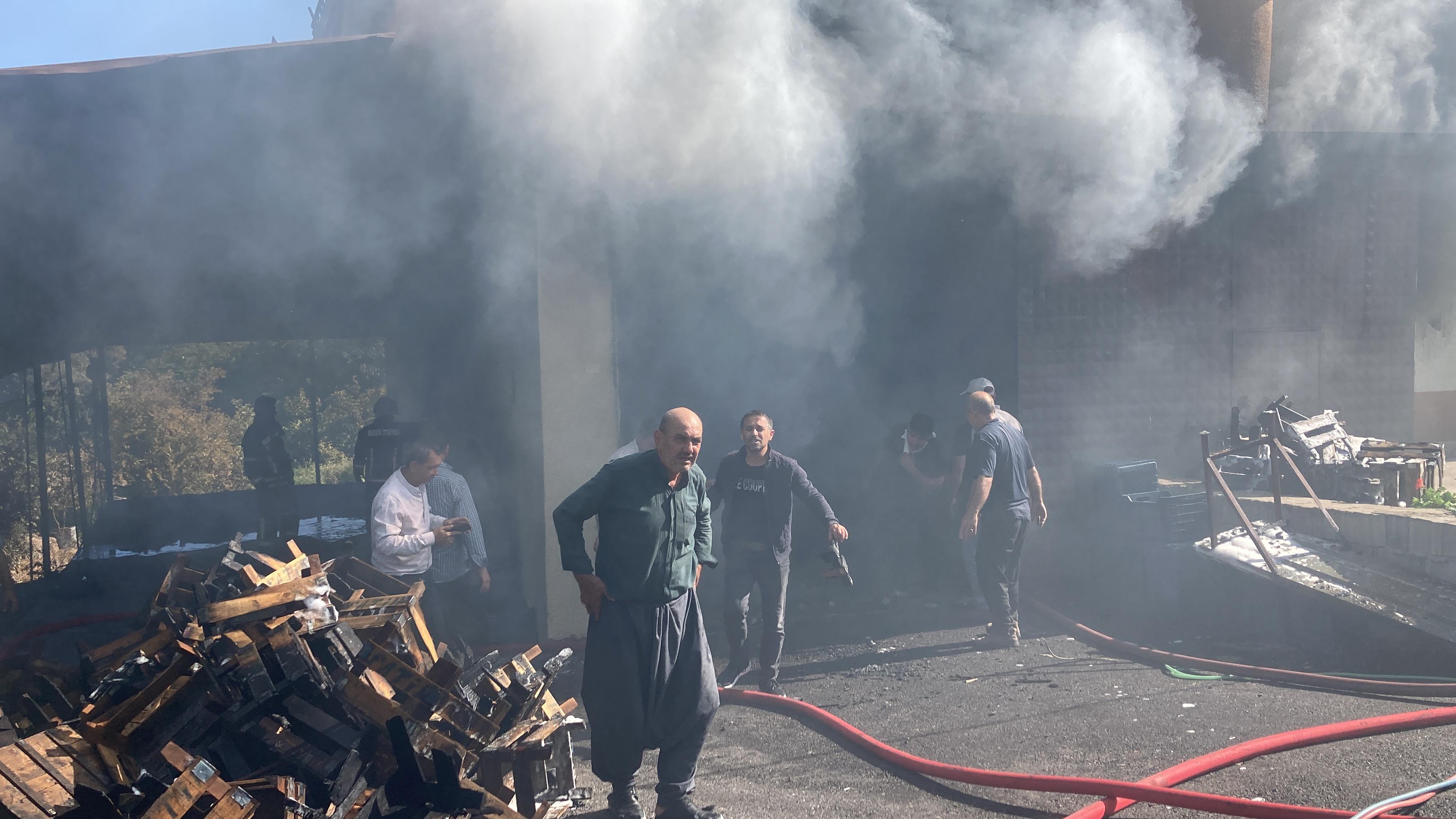  Ekiplerin yaklaşık bir saat süren müdahalesi sonucu yangın büyümeden kontrol altına alınıp söndürüldü.Olay yerinde ekiplerin soğutma çalışması sürüyor.
