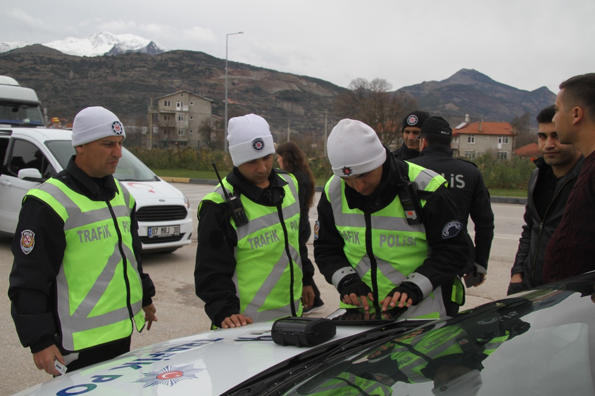 Öte yandan yaralı askerlerin sağlık durumunun iyi olduğu öğrenildi. Kaza ile ilgili soruşturma başlatıldı. Şehit polis memuru Yonuz Turan 13 Aralık 2018 tarihinde kış lastiği uygulamasında kameralar tarafından görev başında görüntülenmişti.