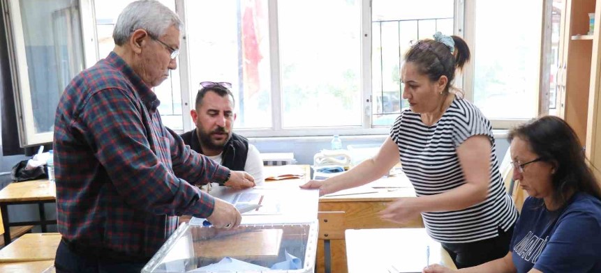  Deprem sonrası Adıyaman’da 33 bin 112 bina hasar gördü. Hasar gören evlerin sahipleri için deprem konutları inşa edildi ve bu konutlar kura ile dağıtıldı. Toplamda 2 bin 798 deprem konutu hazırlandı.