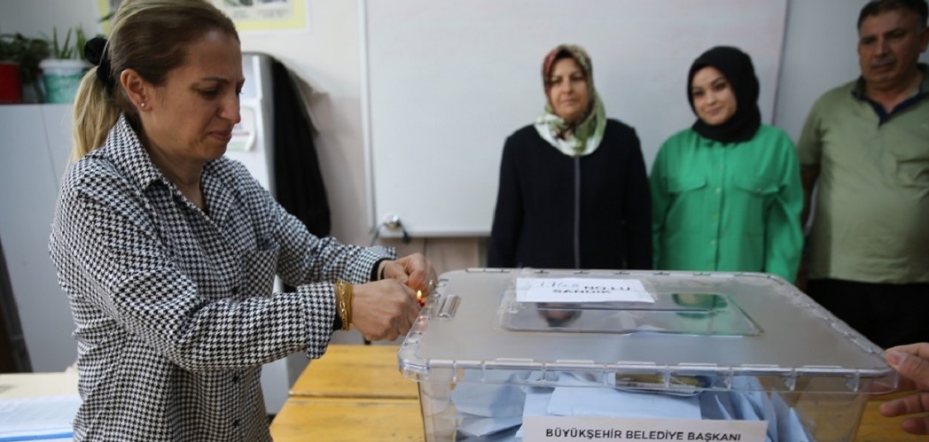  Cumhurbaşkanı Recep Tayyip Erdoğan, daha önce Adıyaman’da halktan “helallik” isteyerek, “Maalesef ilk birkaç gün Adıyaman’da arzu ettiğimiz etkinlikte bir çalışma yürütemedik. Bunun için sizden helallik istiyorum. Her şeyin farkındayız ve gereğini yaptığımızdan, yapacağımızdan hiç kimsenin şüphesi olmasın” ifadelerini kullanmıştı.