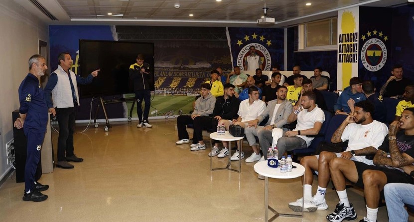 Ali Koç, ligden çekilme kararının futbol faaliyetlerini askıya almayı gerektireceğini, ancak bu konuyu şu anda değerlendirmediklerini belirtti.