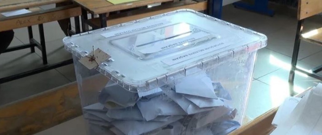 Çıldır’da yaşanan bu benzersiz durum, Türkiye’deki yerel seçimlerin ne kadar rekabetçi ve heyecan verici olduğunu gösteriyor. Seçimlerin yeniden yapılması, demokrasinin işleyişine ve şeffaflığına dair önemli bir örnektir.